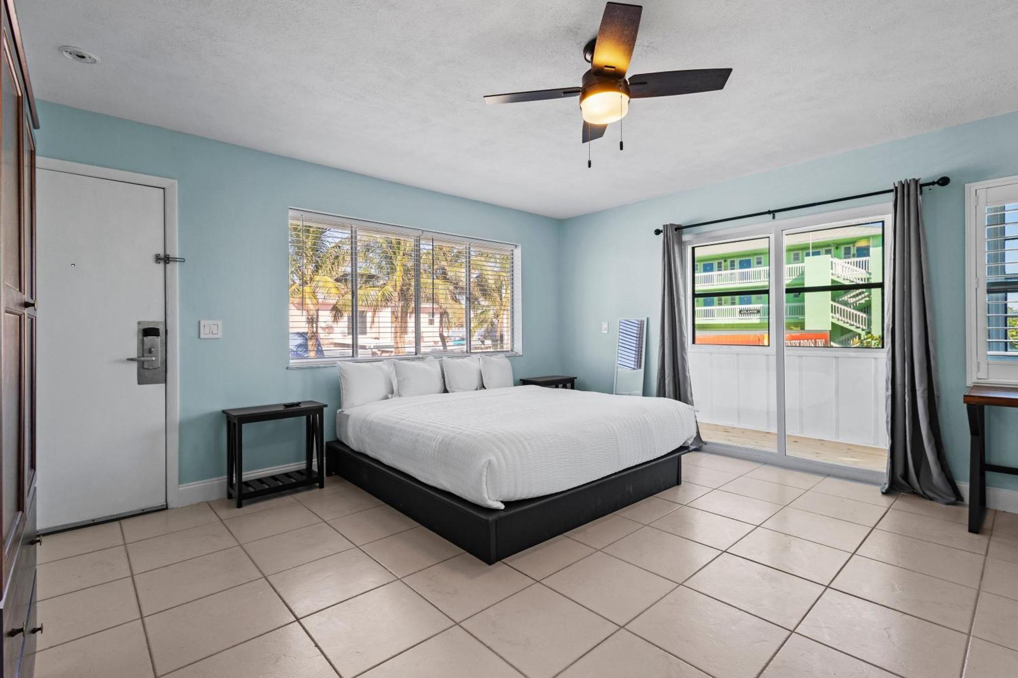Partial Ocean View Hotel Room- King Bed #1 Fort Pierce Exterior foto